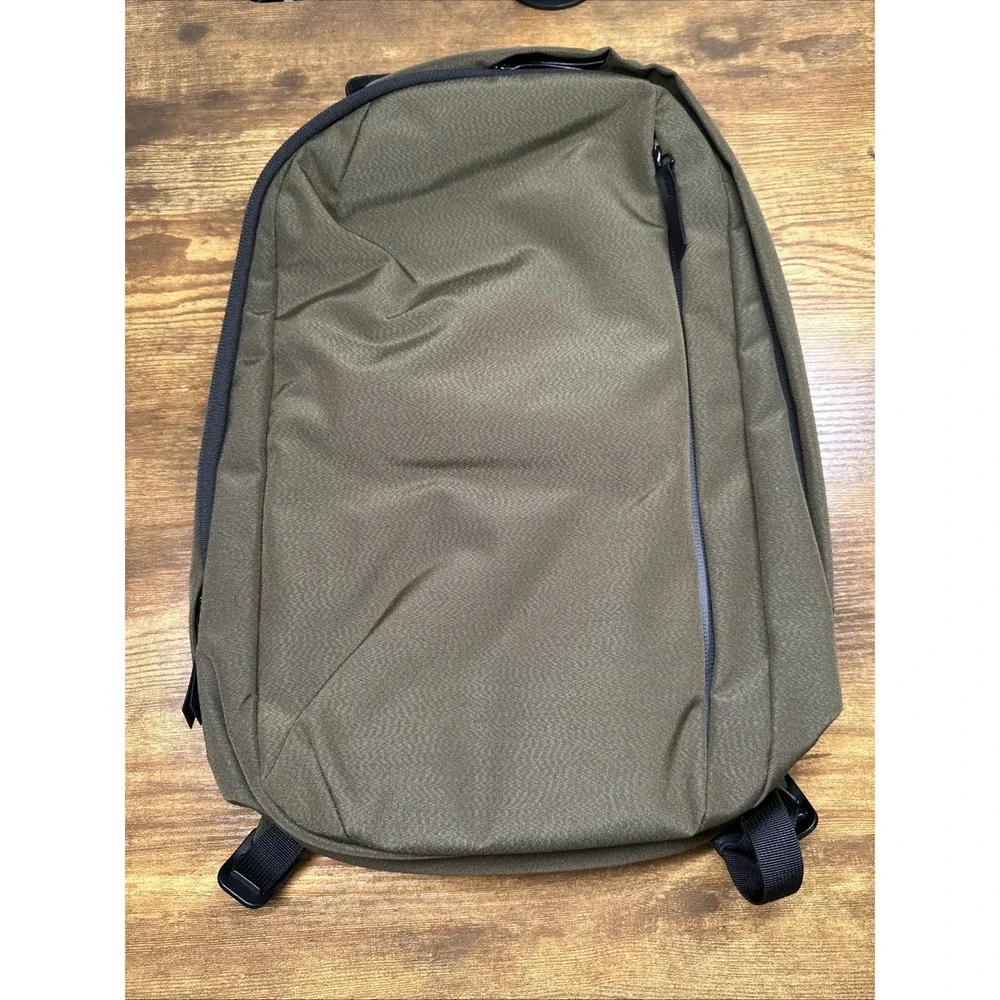 NWOT Alpaka Metro Laptop Bag Backpack Green | Axogrid 210D 12L